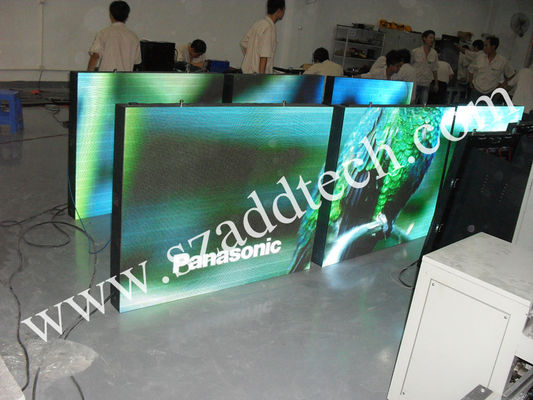 屋内使用料の LED 表示スクリーン